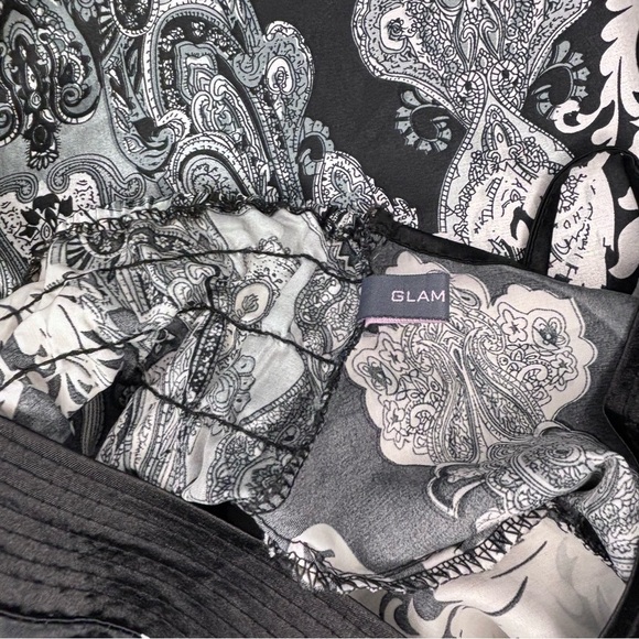 Glam & Fame Black and White Paisley Handkerchief Dress - Size Medium - Picture 9 of 9